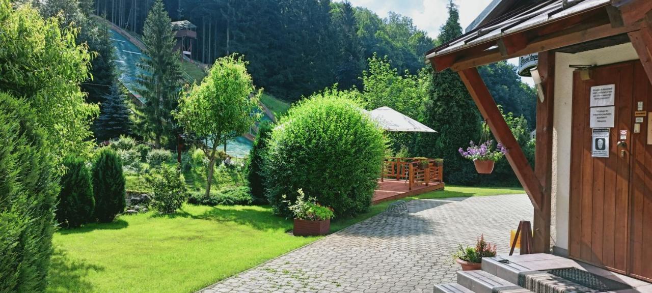 Rodinny "Hotel U Mustku" Desná Zewnętrze zdjęcie
