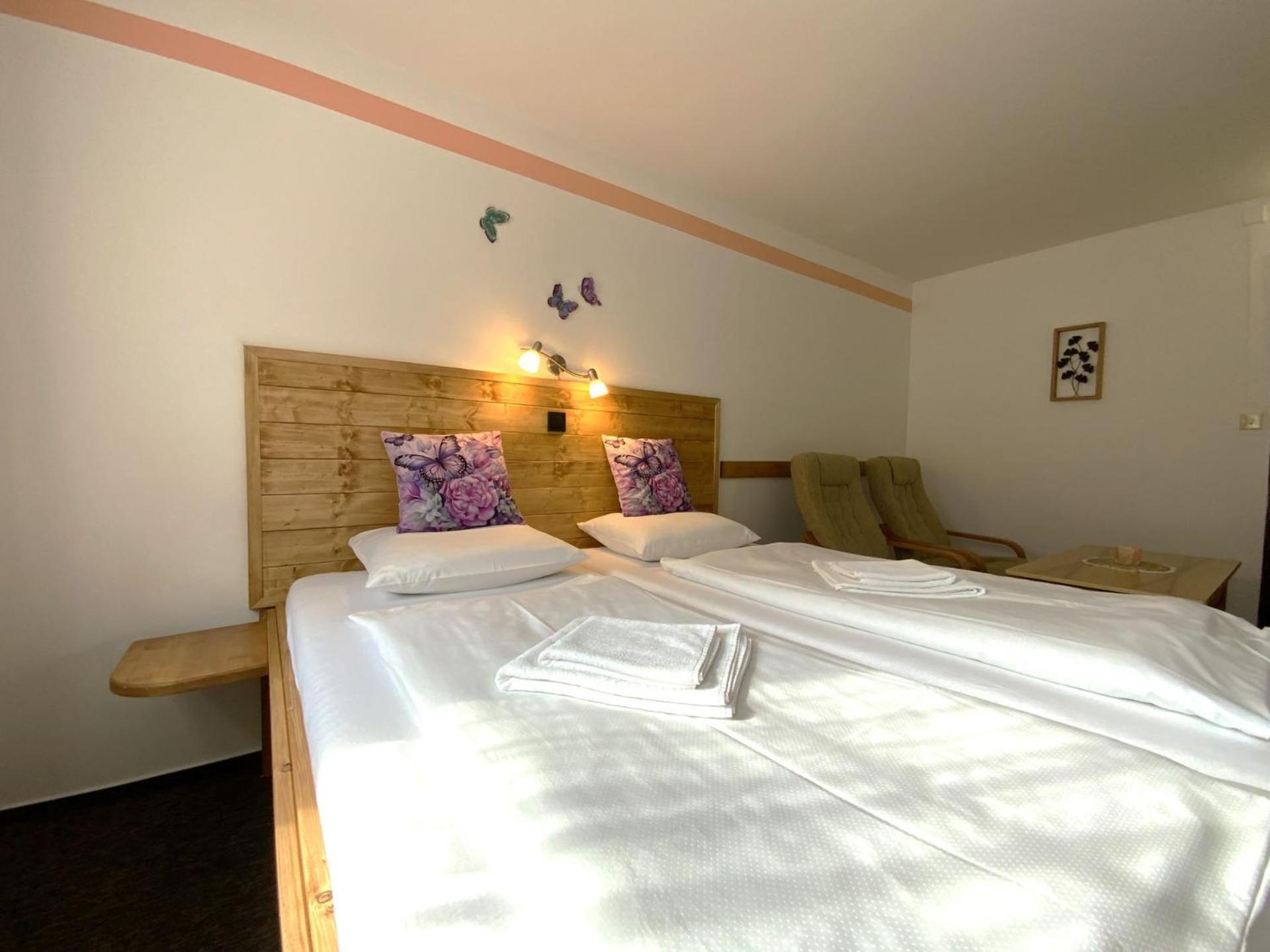 Rodinny "Hotel U Mustku" Desná Zewnętrze zdjęcie