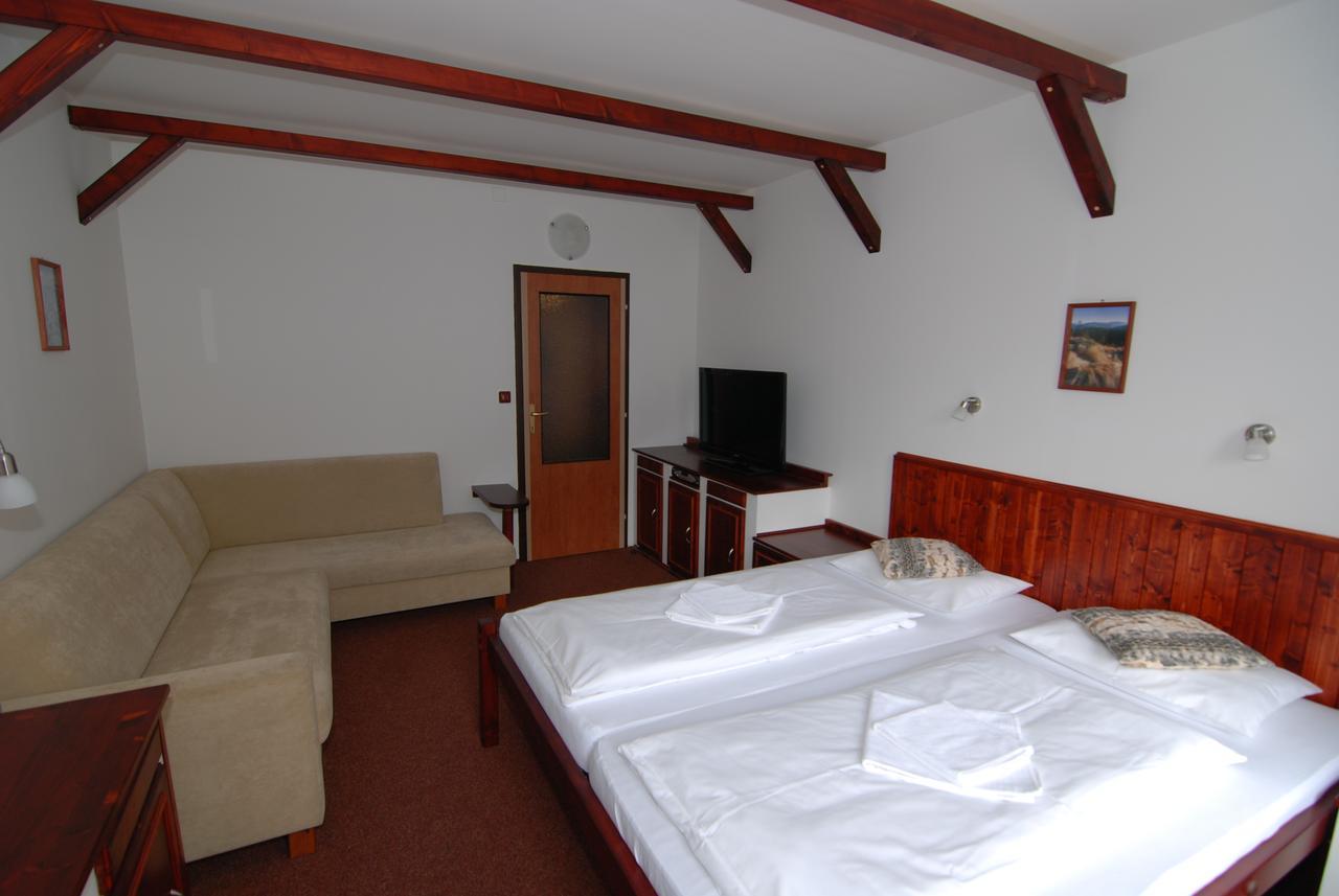 Rodinny "Hotel U Mustku" Desná Zewnętrze zdjęcie
