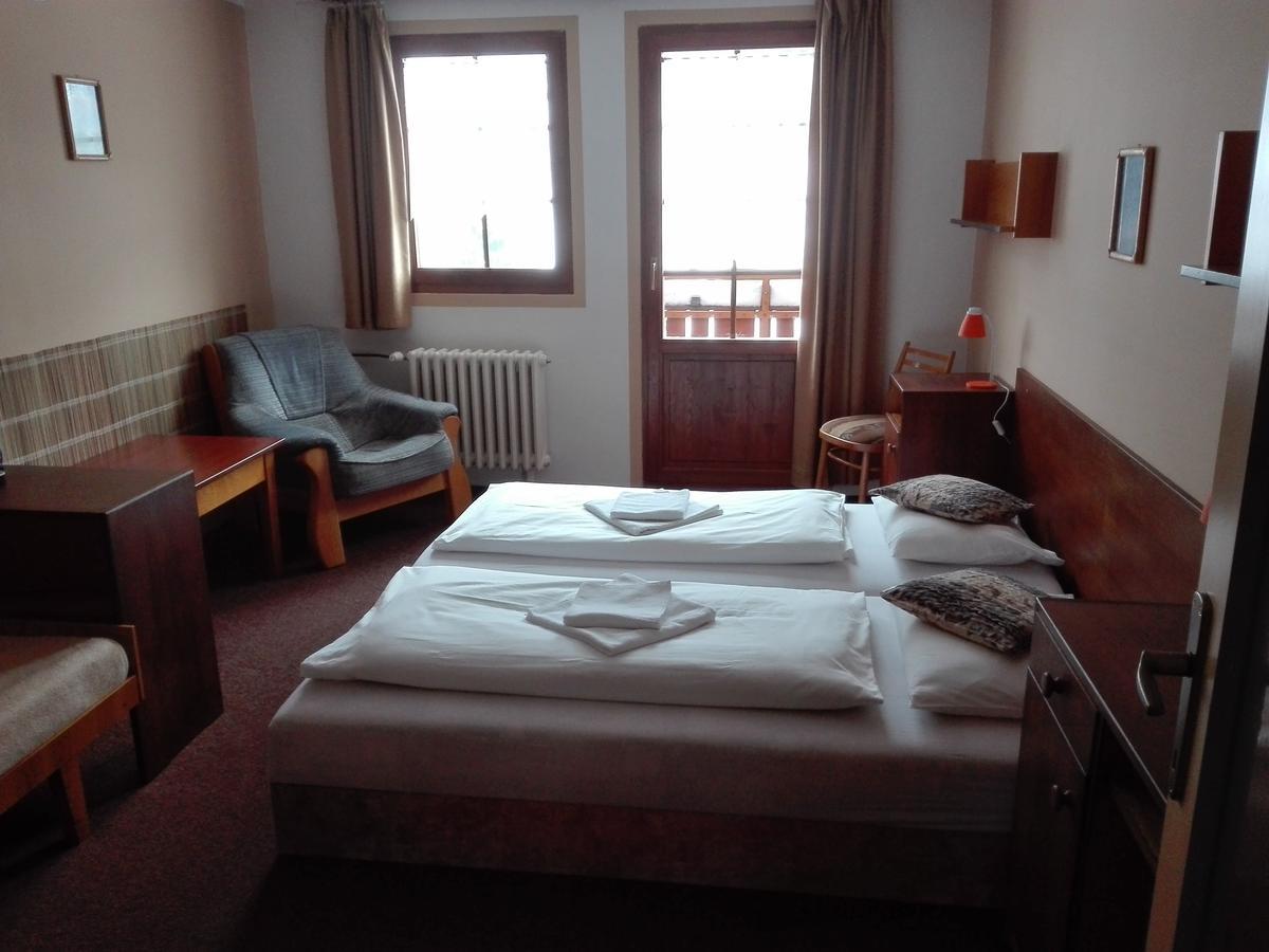 Rodinny "Hotel U Mustku" Desná Zewnętrze zdjęcie