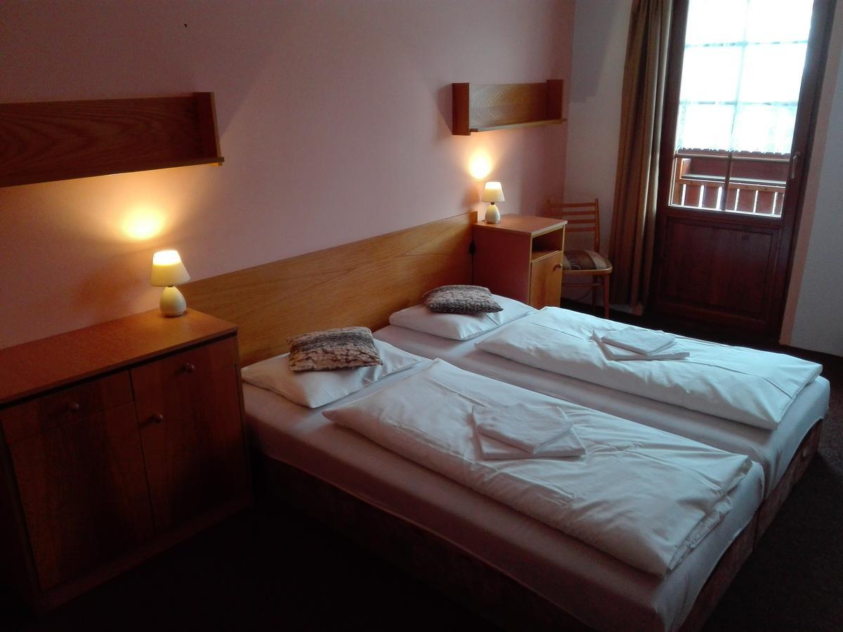 Rodinny "Hotel U Mustku" Desná Zewnętrze zdjęcie